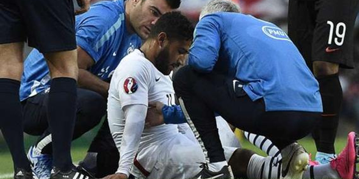 8868体育平台- 沙尔克04再遭重创，主力中卫韧带撕裂休战半年  